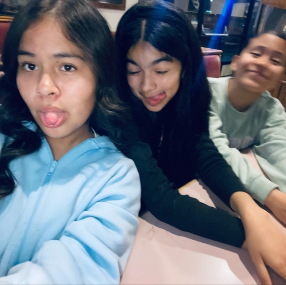 Meet your Posher, Anayeli - Picture 9 of 12